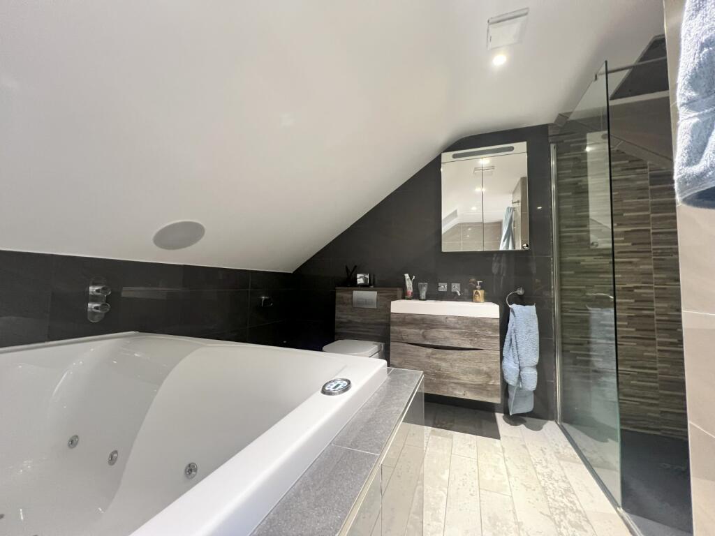 Master En-Suite