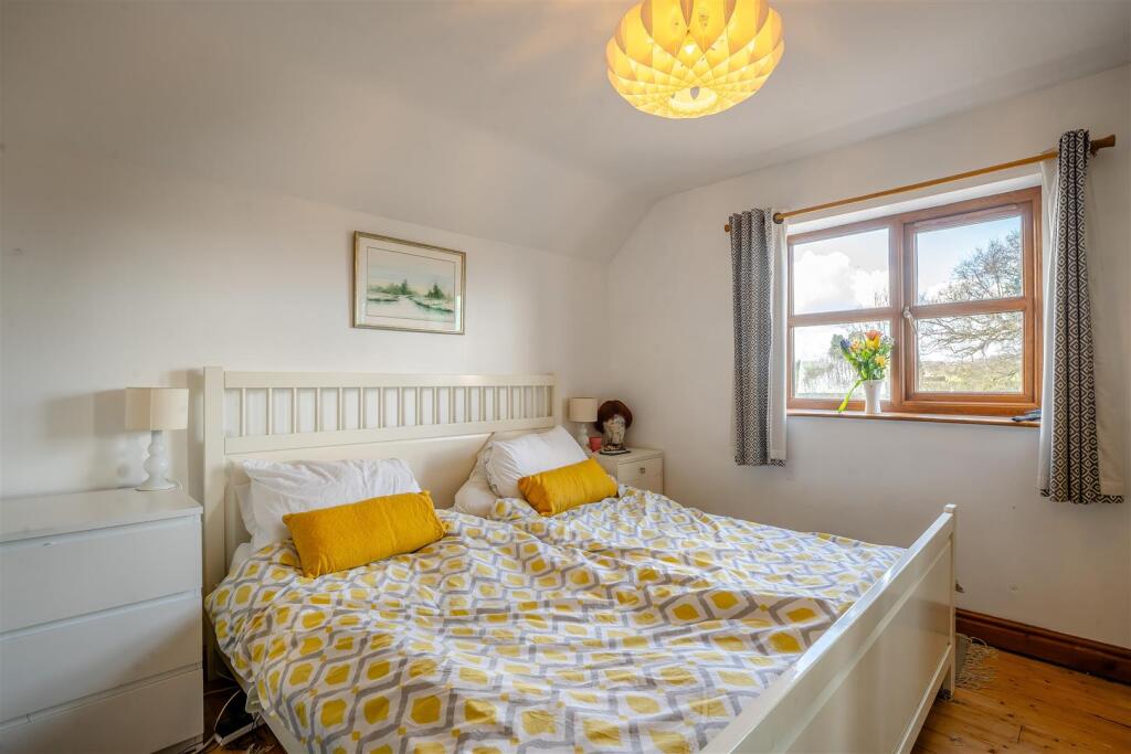 8640784-interior30.jpg
