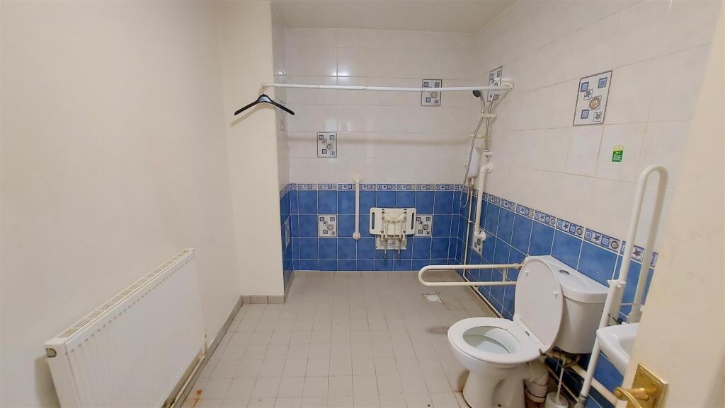 Ensuite (Wet Room)