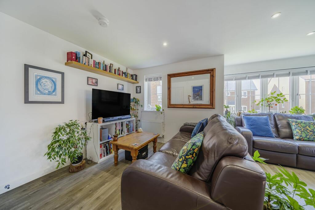 Living Room/Dining Room/Kitchen (4)