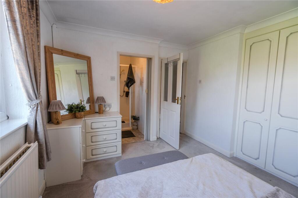 Master Bedroom (2)