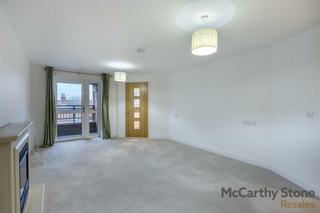 8630506-interior02.jpg