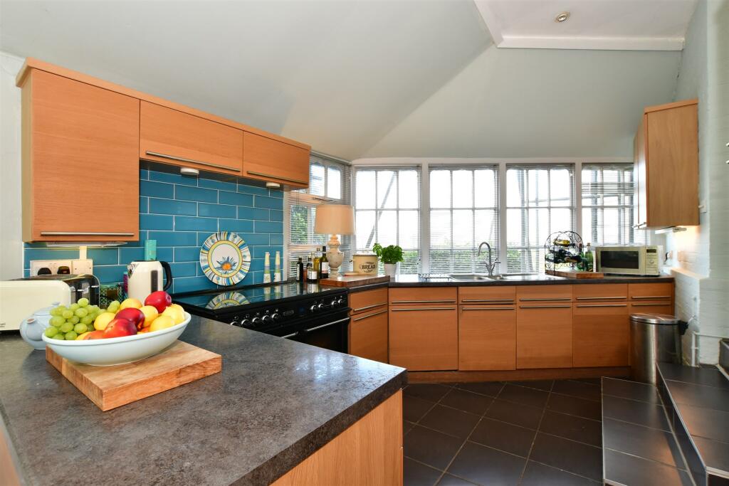 Kitchen/ Breakfast Room