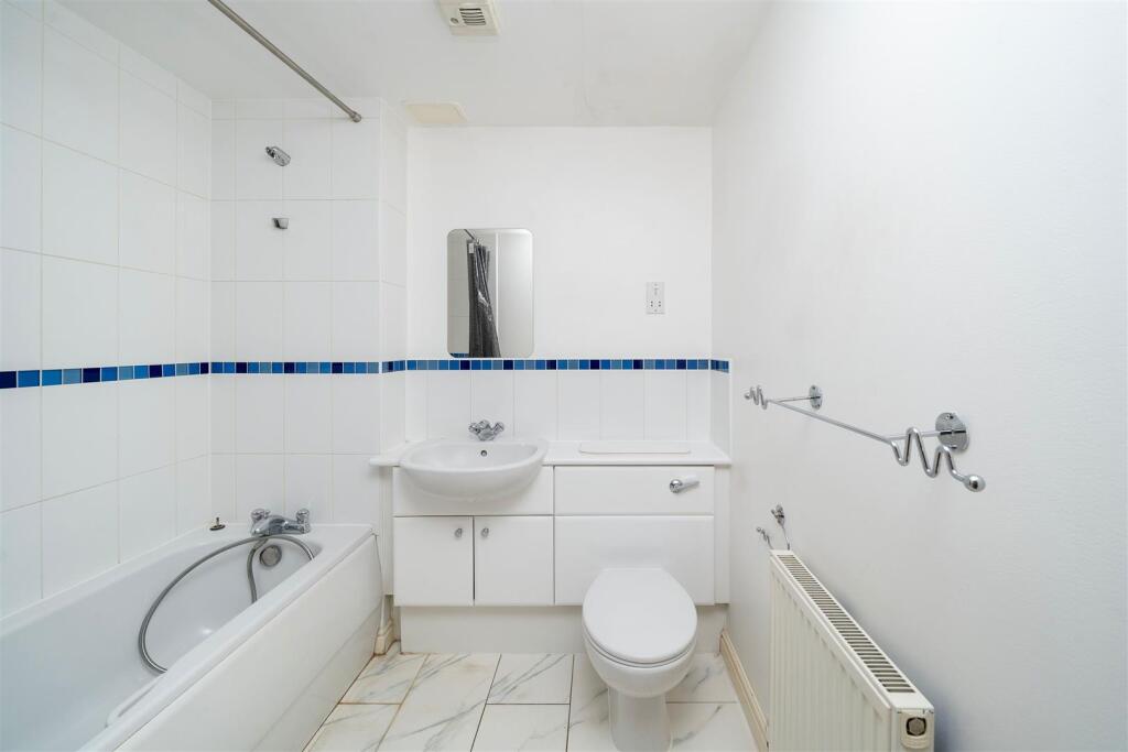 Family bathroom - CH.jpeg