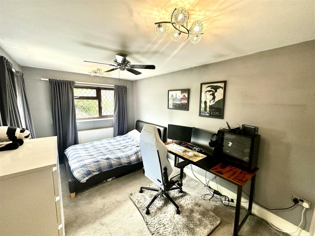 BEDROOM 4