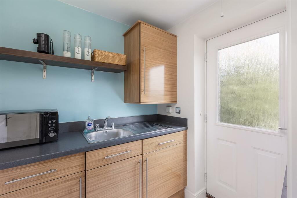 Shepherds_Hill_6_Utility_Room[1].jpg