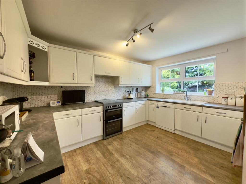 Kitchen/Breakfast Room