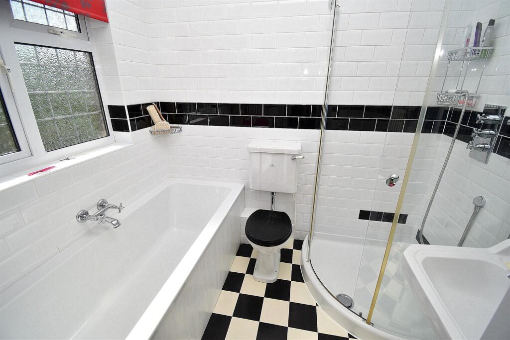 FAMILY BATHROOM.JPG