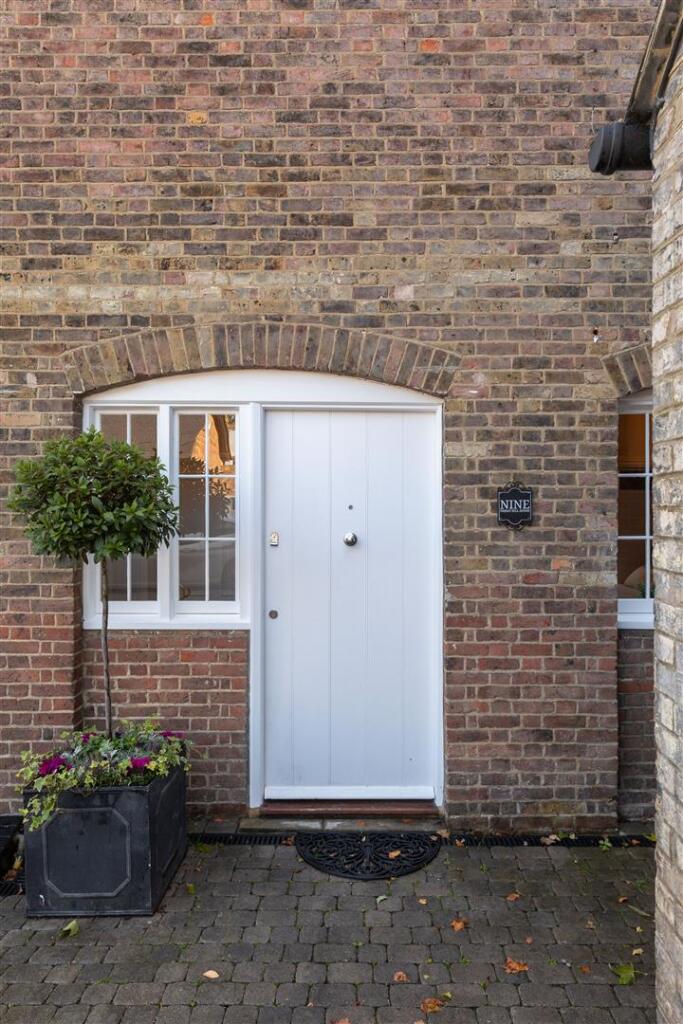 Simmons Lane E4