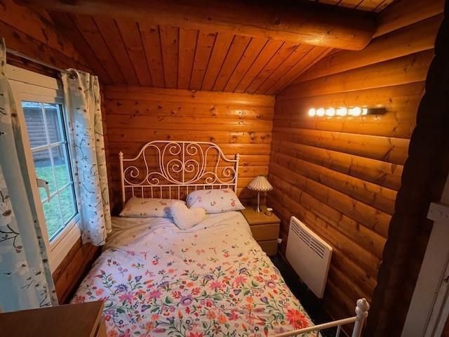 Bedroom (1).jpg