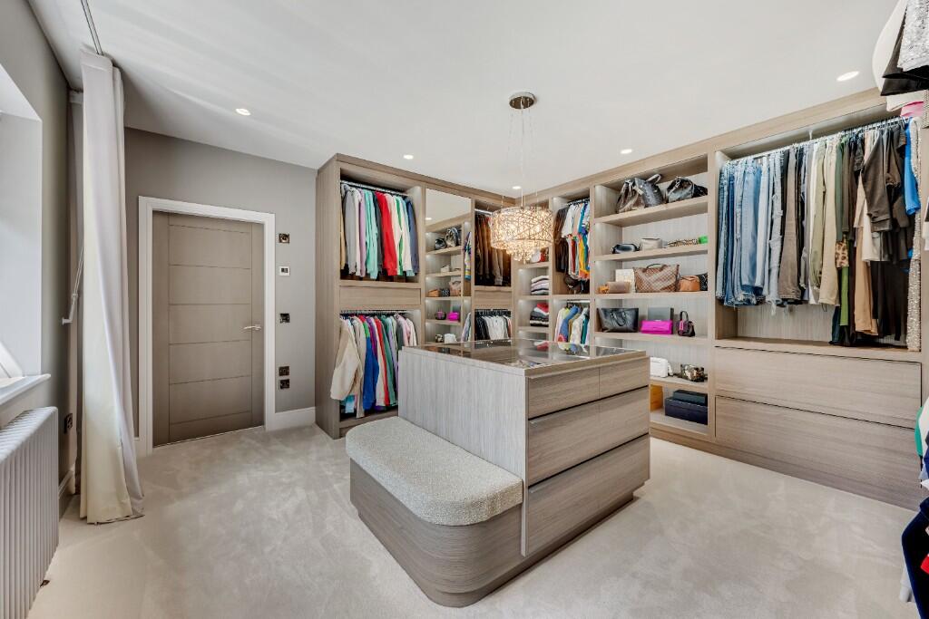 Walk-In Wardrobe