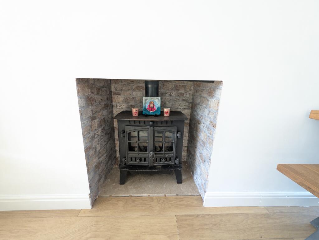 Gas log burner