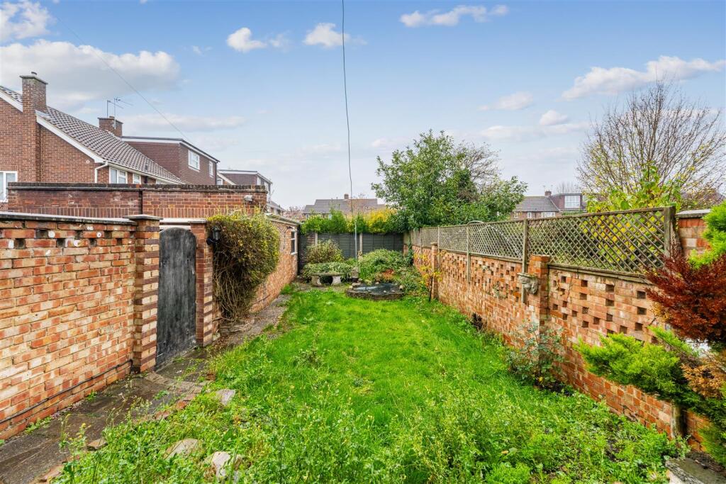 14 Lynton Close, Isleworth TW7 7ET-27.JPG