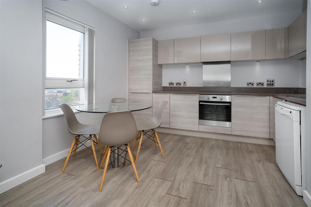16 To Let 2 Bedroom Flat Croydon  www.islingtonpro