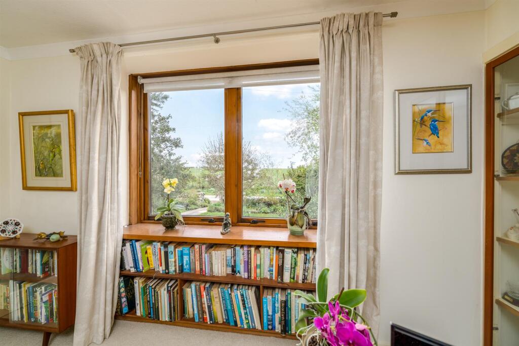 West Cottage Marlfield-07.jpg