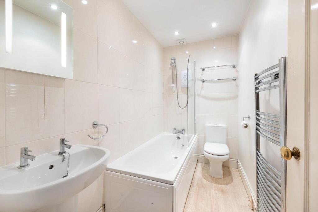 Flat, 3 Russell Street, Bath BA1 2GF-5.jpg