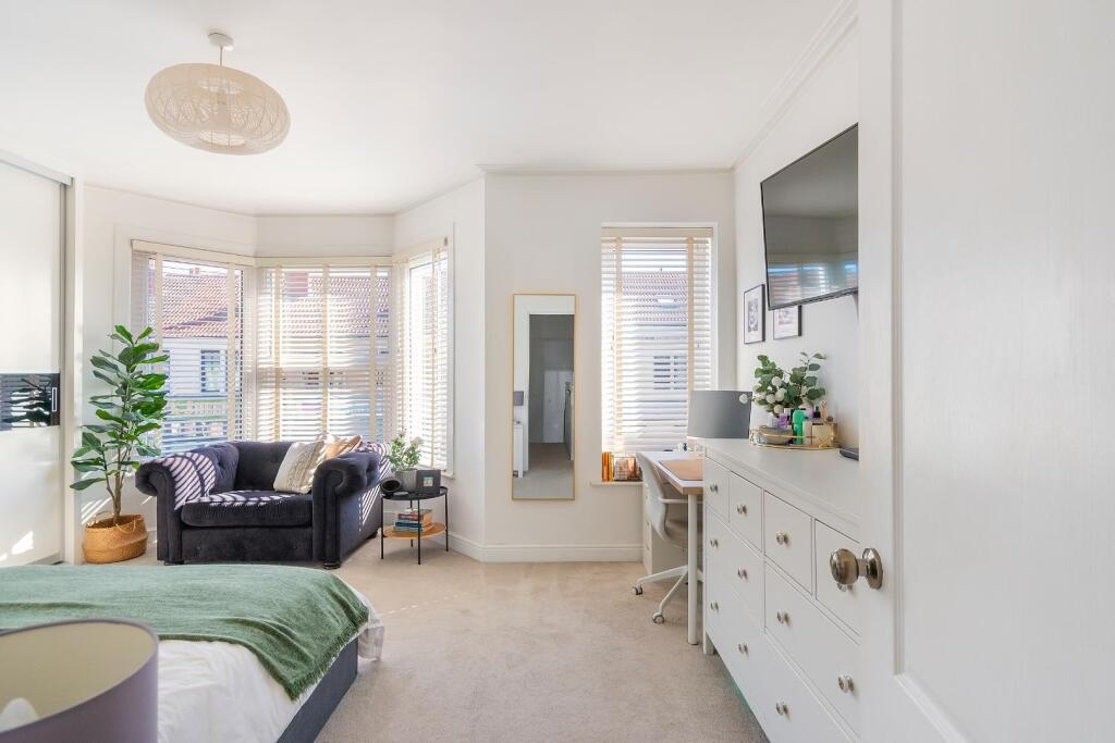 1W4R2BN - Bedroom L.jpg