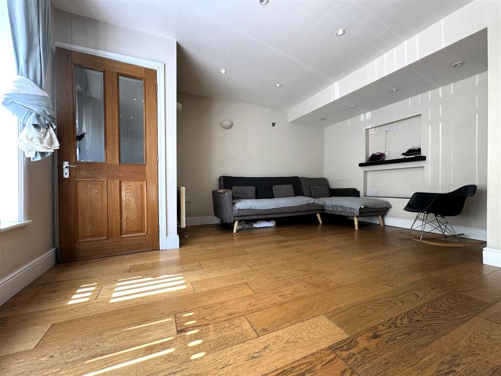 Lounge II.jpg