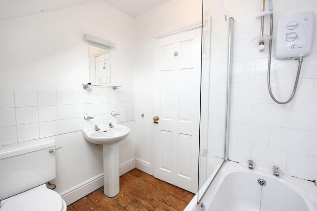 Bedroom 6 Ensuite