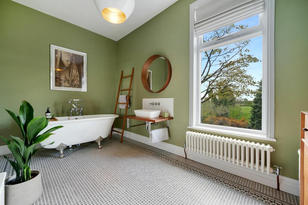 Bathroom / Bedroom 4