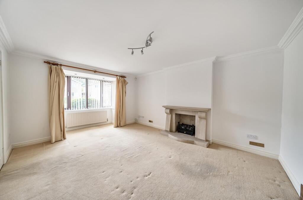 27 Spring Lane, Flore