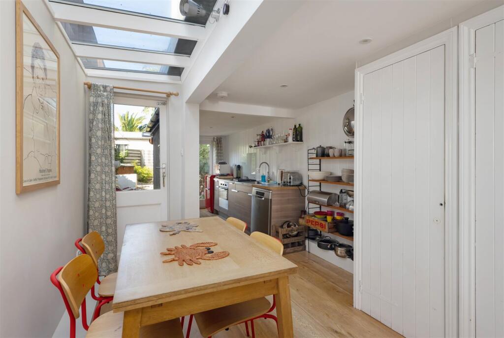 Island Wall, Whitstable