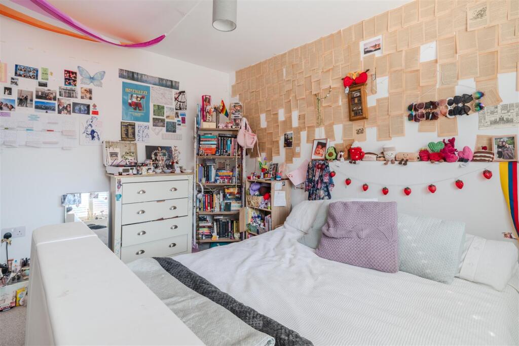 Bedroom 1-3.jpg