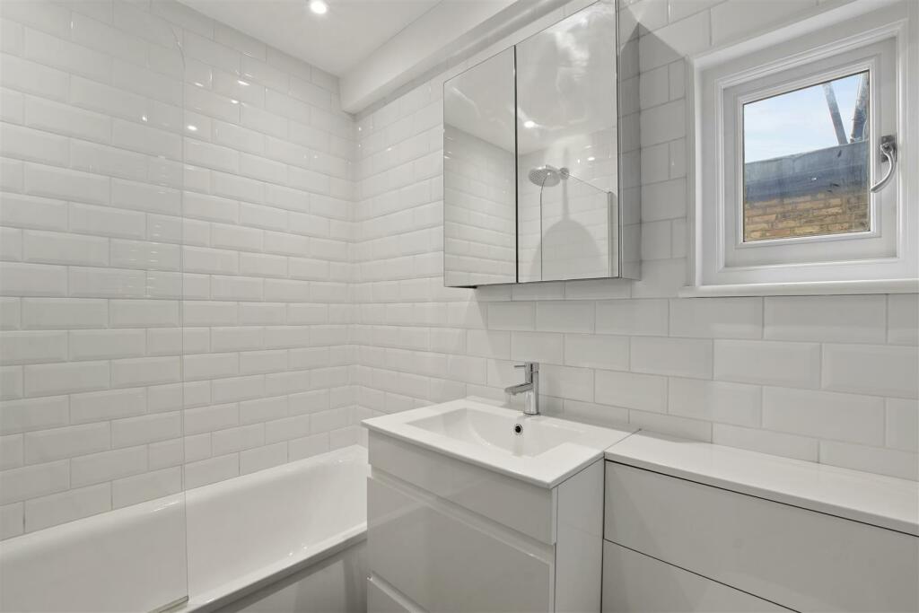 01-c8dfGCWT - TFF - 23 Pember Road - Bathroom -Ori