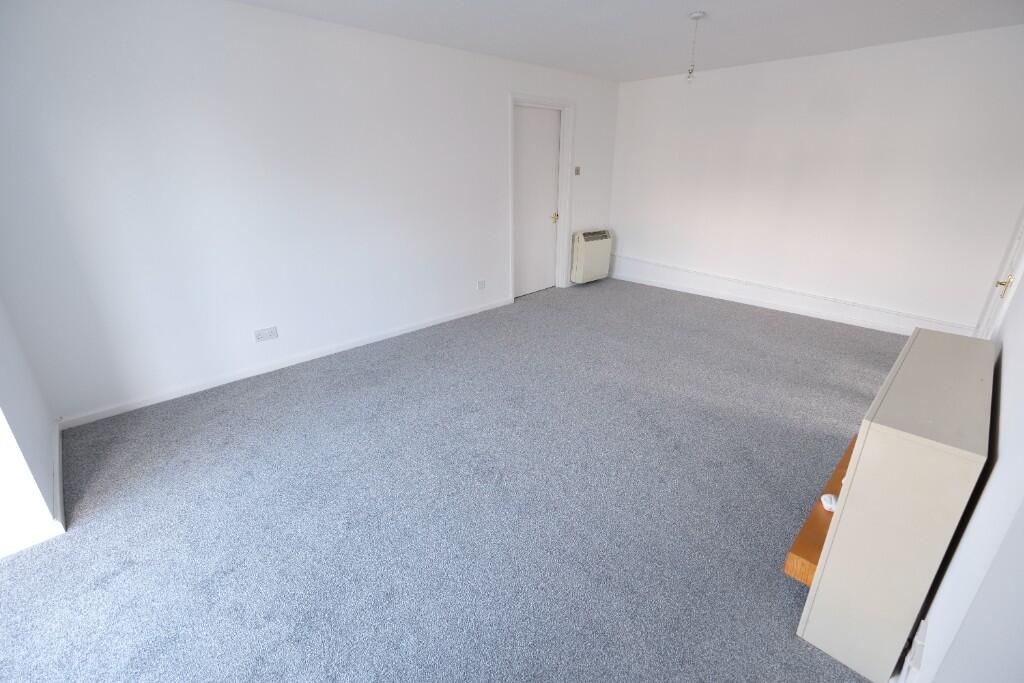 SITTING/DINING ROOM