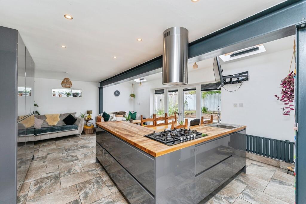 Kitchen/ Family Room