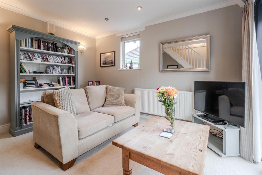 Living Room-3.jpg