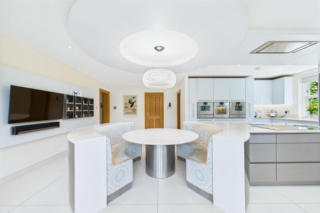 Kitchen 4.jpg
