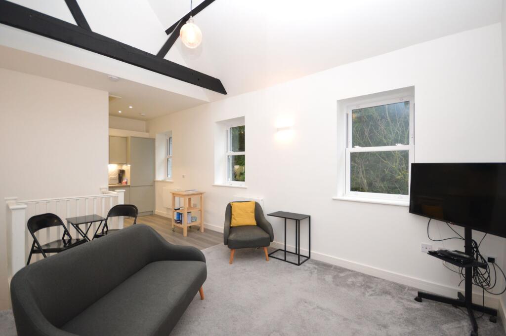Lounge / Dining Area