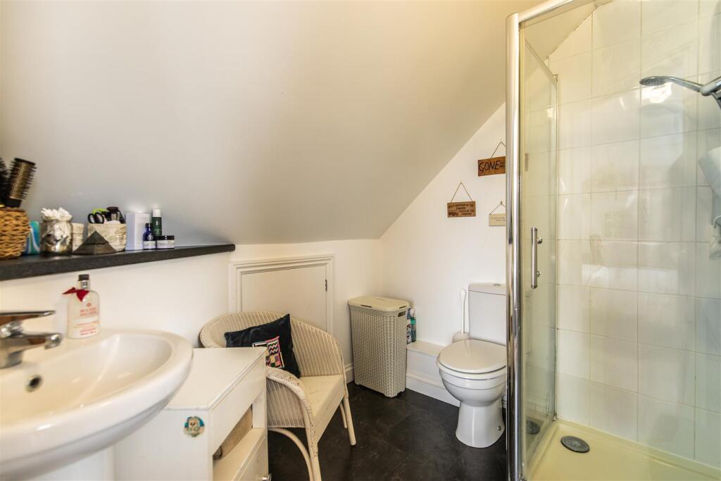 2 Sackville Close28.jpg