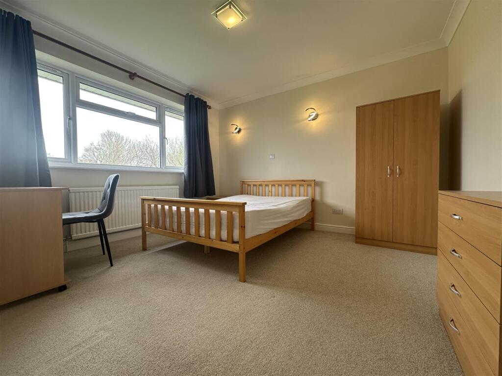 Bedroom 4.jpg