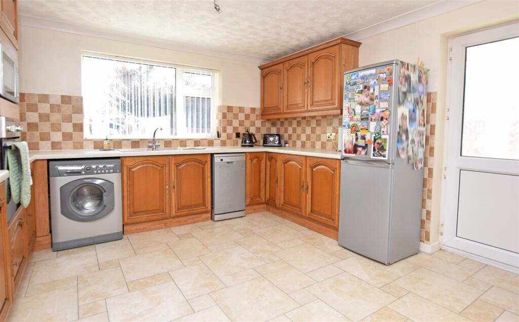 Kitchen V2.JPG