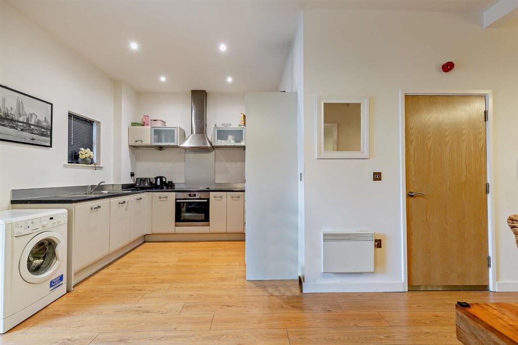 8665325-interior02-800.jpg