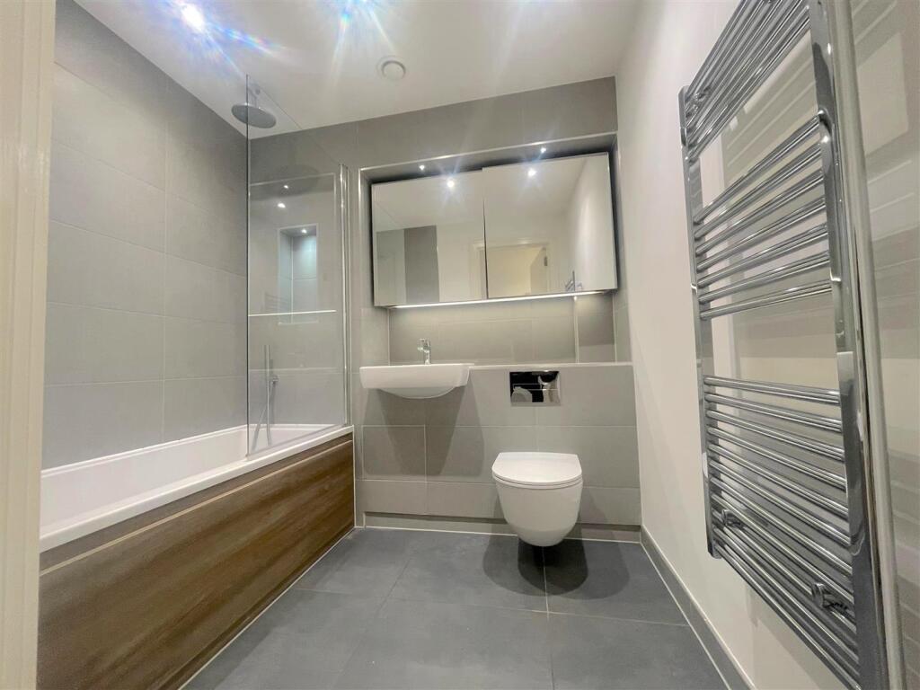 Healum Avenue, Southall