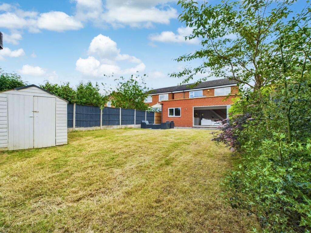 LARGE PRIVATE REAR GARDEN.jpeg