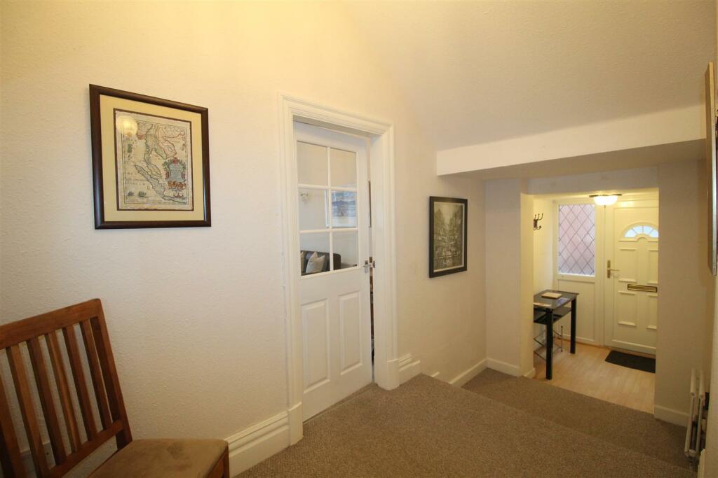 St Leonards Road West, Hallway 1.JPG