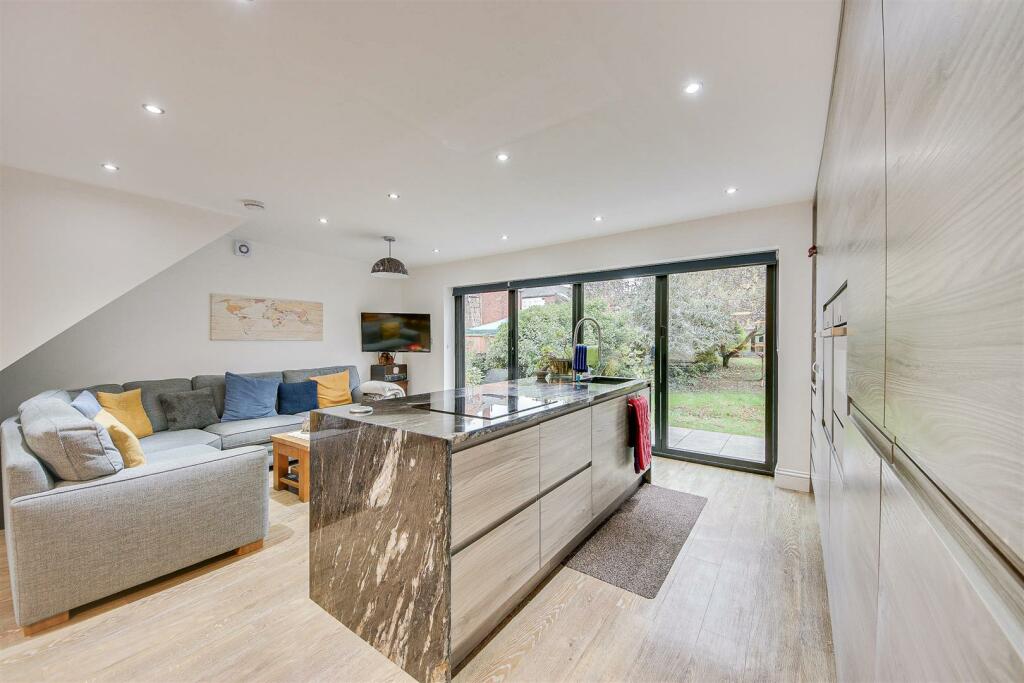 Lounge / Kitchen