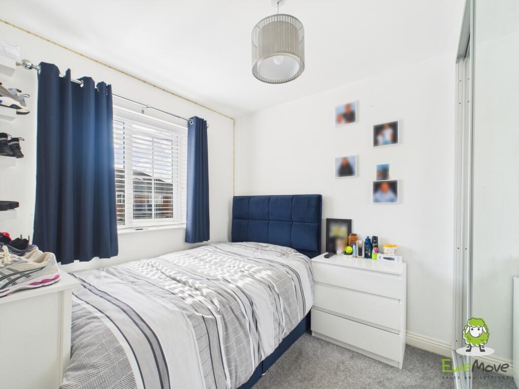 EweMove Estate Agents Basingstoke -Dundee Gardens 