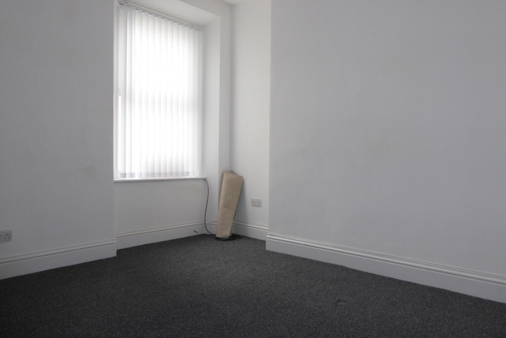 Bedroom 2 / Dining Room