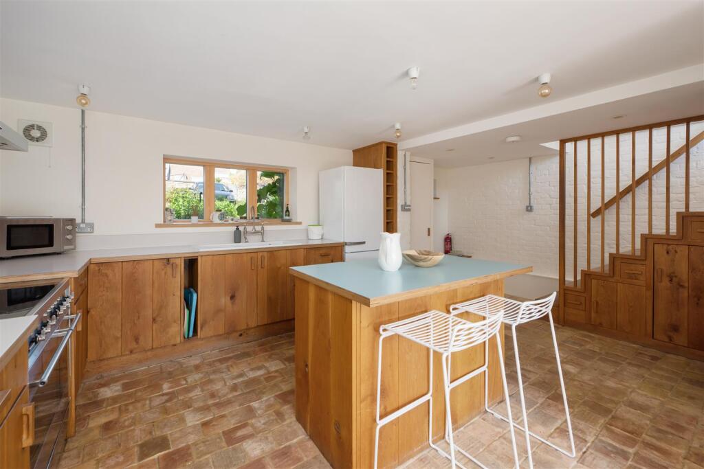 Island Wall, Whitstable