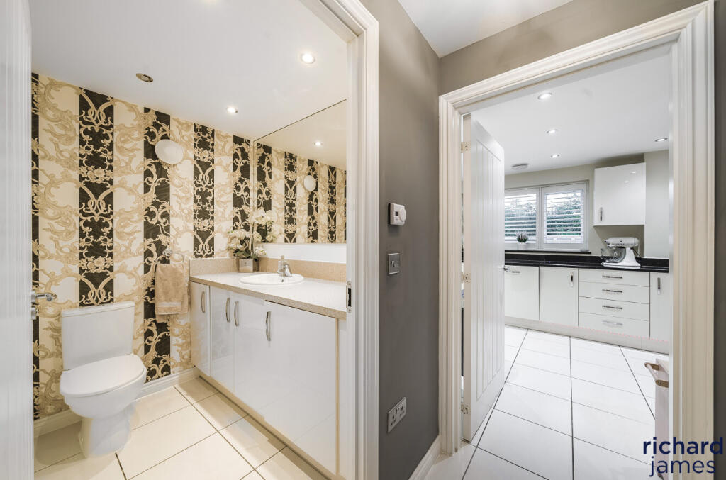 b1cbb349-a19c-432...