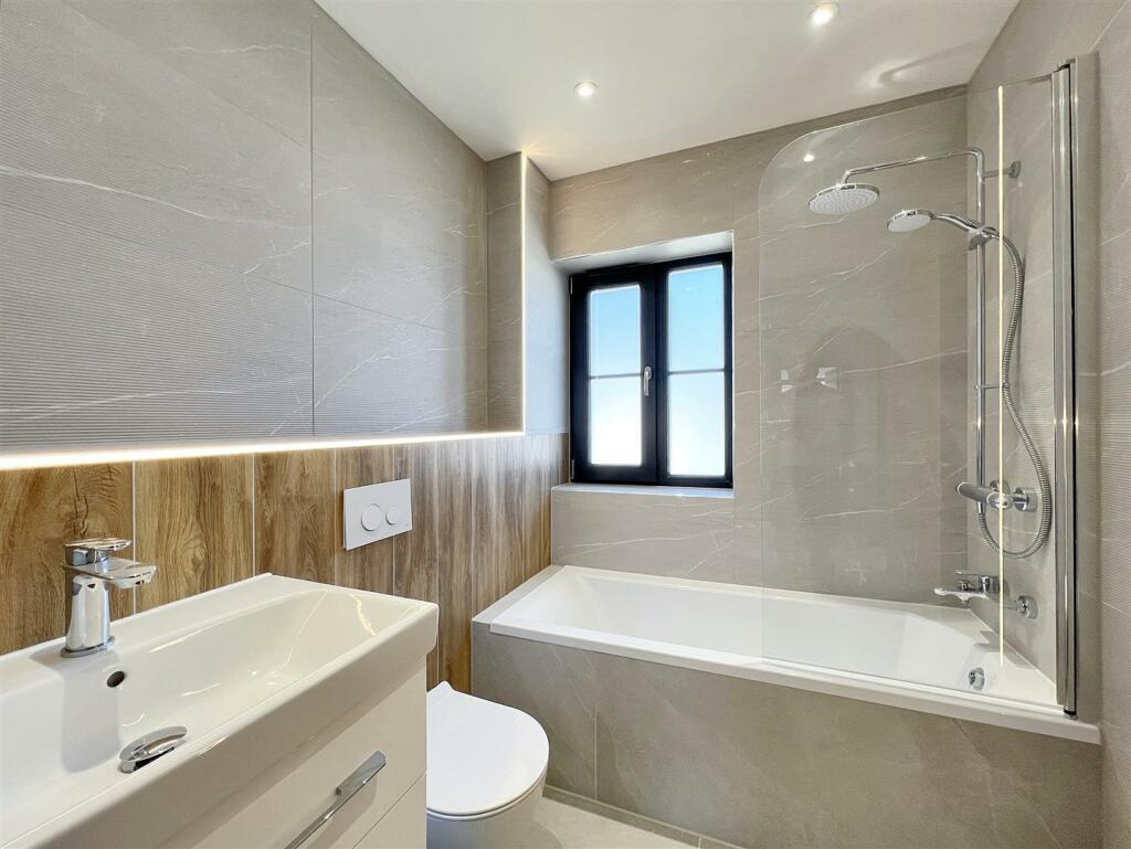 BATHROOMEG.jpg