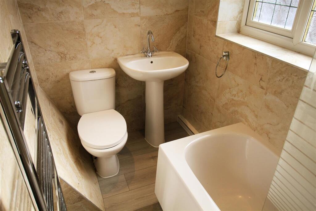 Bathroom 1.jpg