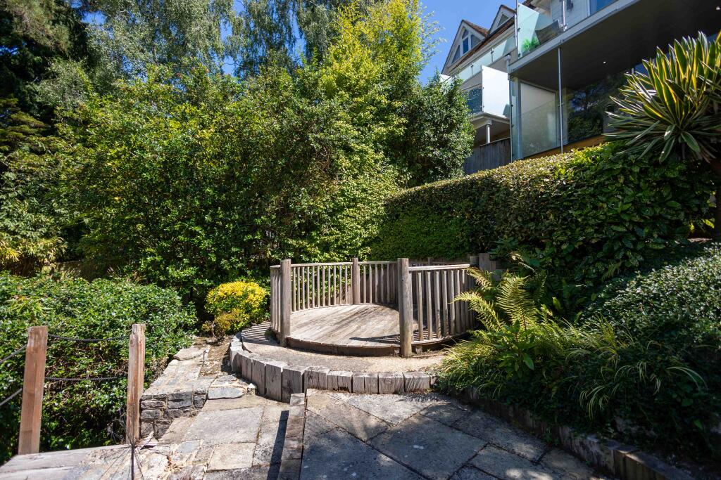 Further garden area