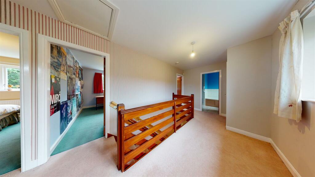 FIRST FLOOR LANDING