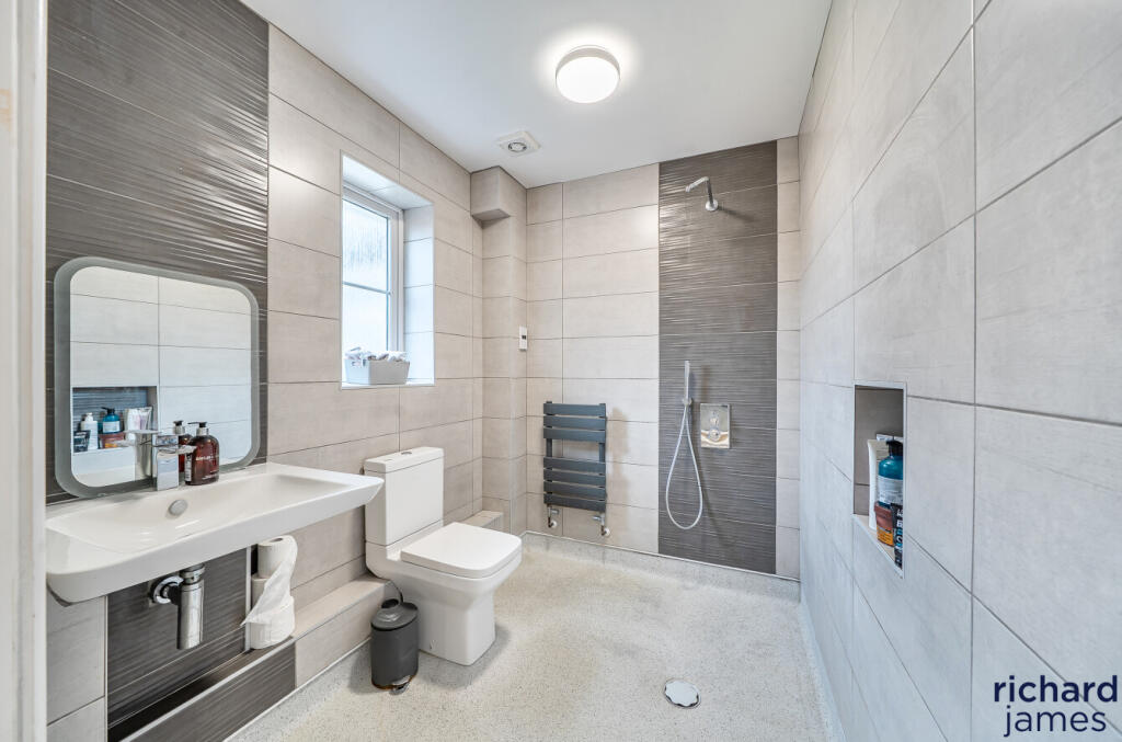 4d3662478ce04e84addb28439bce4cb9